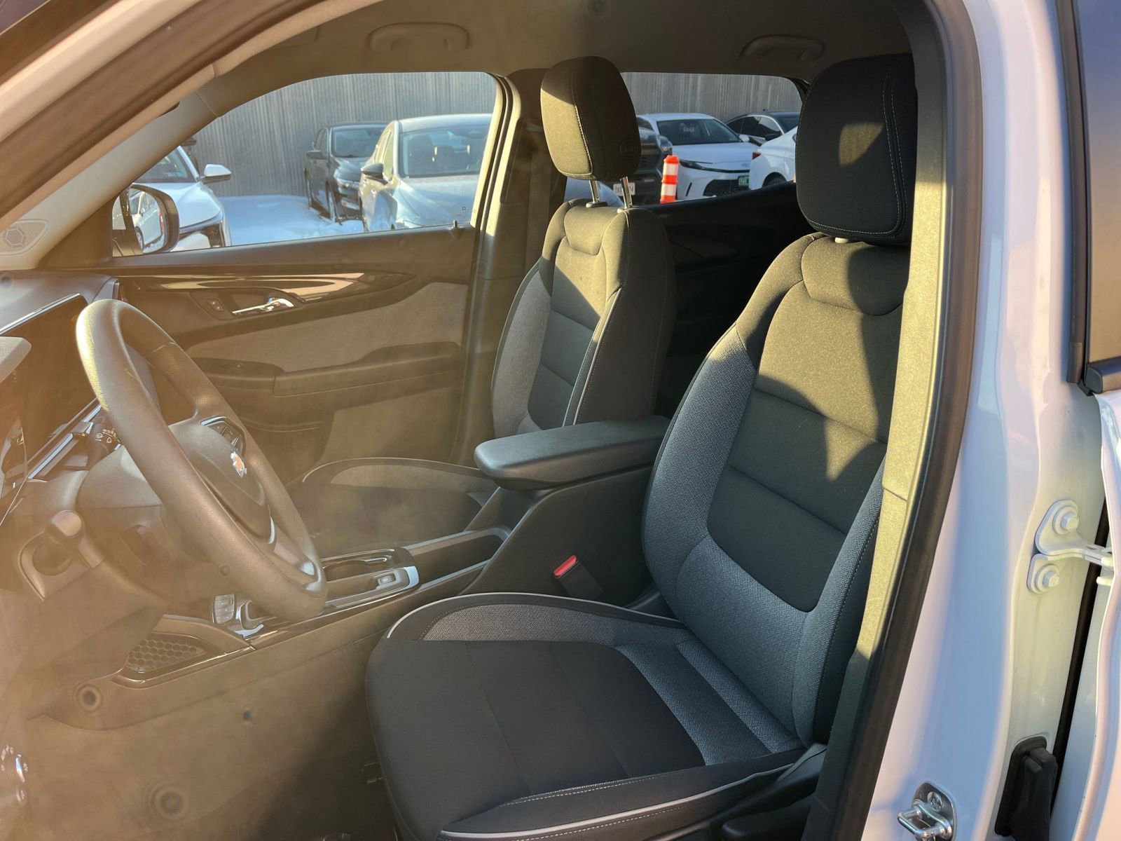Used 2025 Chevrolet TrailBlazer LT FWD image 35