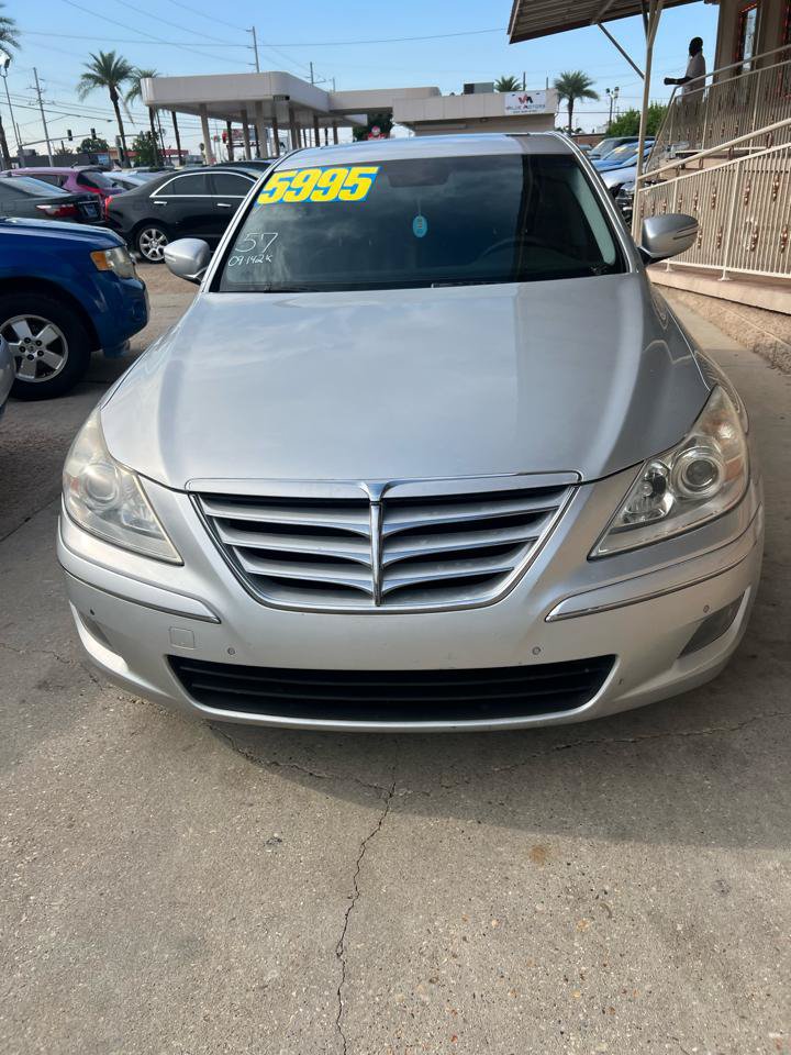 Used 2009 Hyundai Genesis 3.8 w/ Technology Pkg 4 RWD image 2