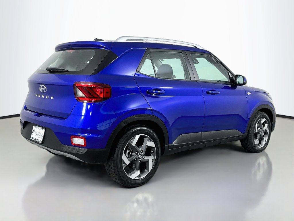 Used 2024 Hyundai Venue SEL FWD image 7