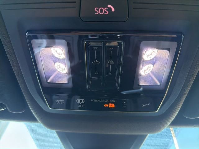 Used 2024 Volkswagen Atlas Cross Sport SEL R-Line image 31