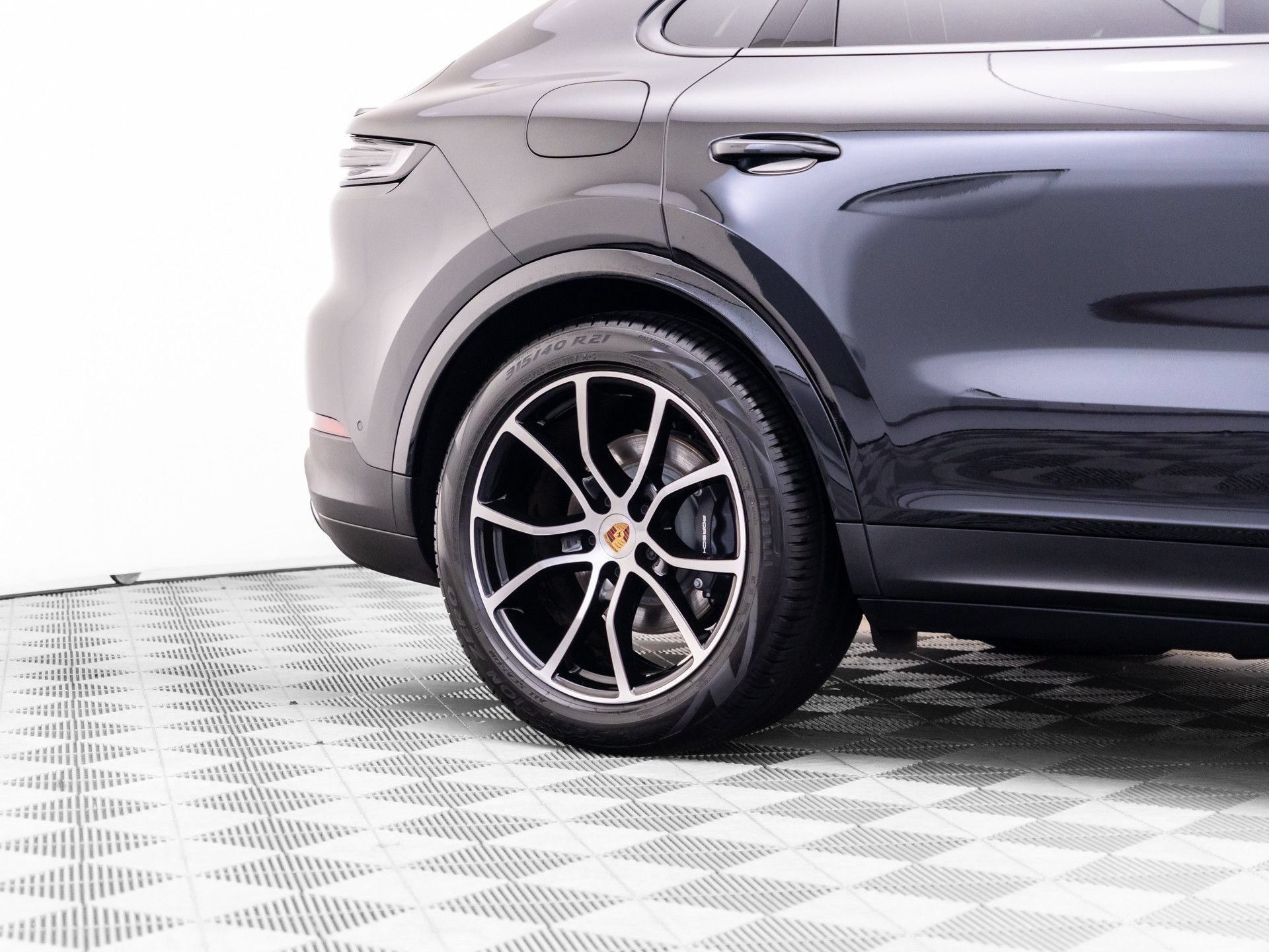 Certified 2025 Porsche Cayenne Coupe AWD/4WD image 36