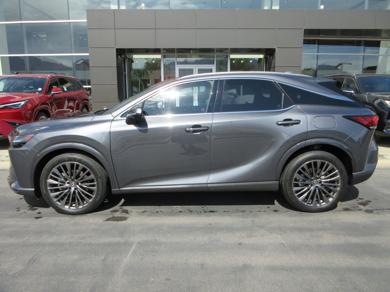 Used 2025 Lexus RX 450h AWD w/ Luxury Package image 3