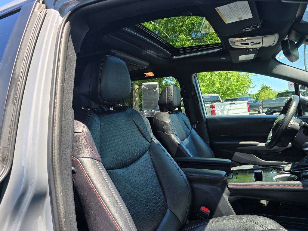 Certified 2025 Toyota Sienna XSE w/ XSE Plus Package AWD/4WD image 11