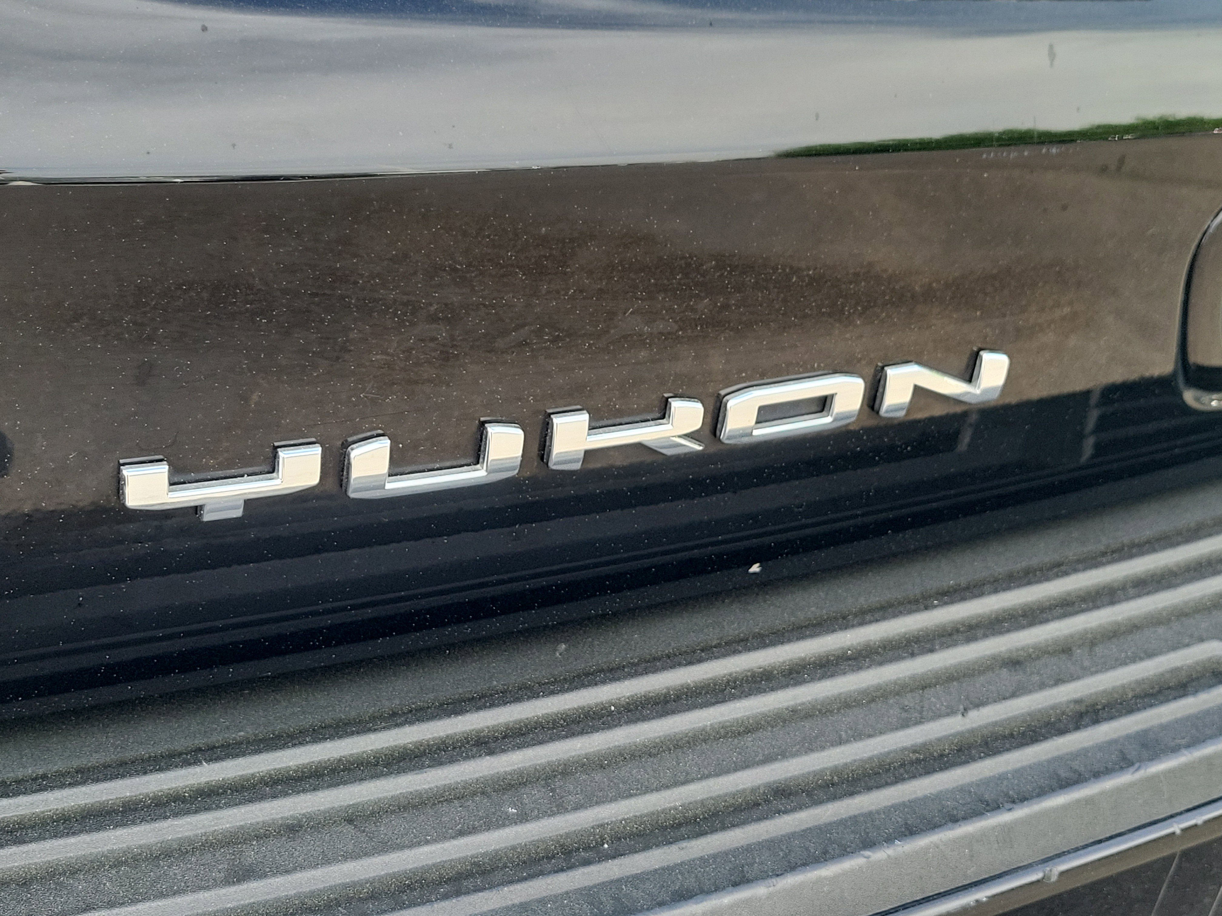 Used 2021 GMC Yukon XL SLT w/ SLT Premium Package image 7