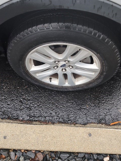 Used 2018 Ford Explorer XLT w/ Equipment Group 201A image 9