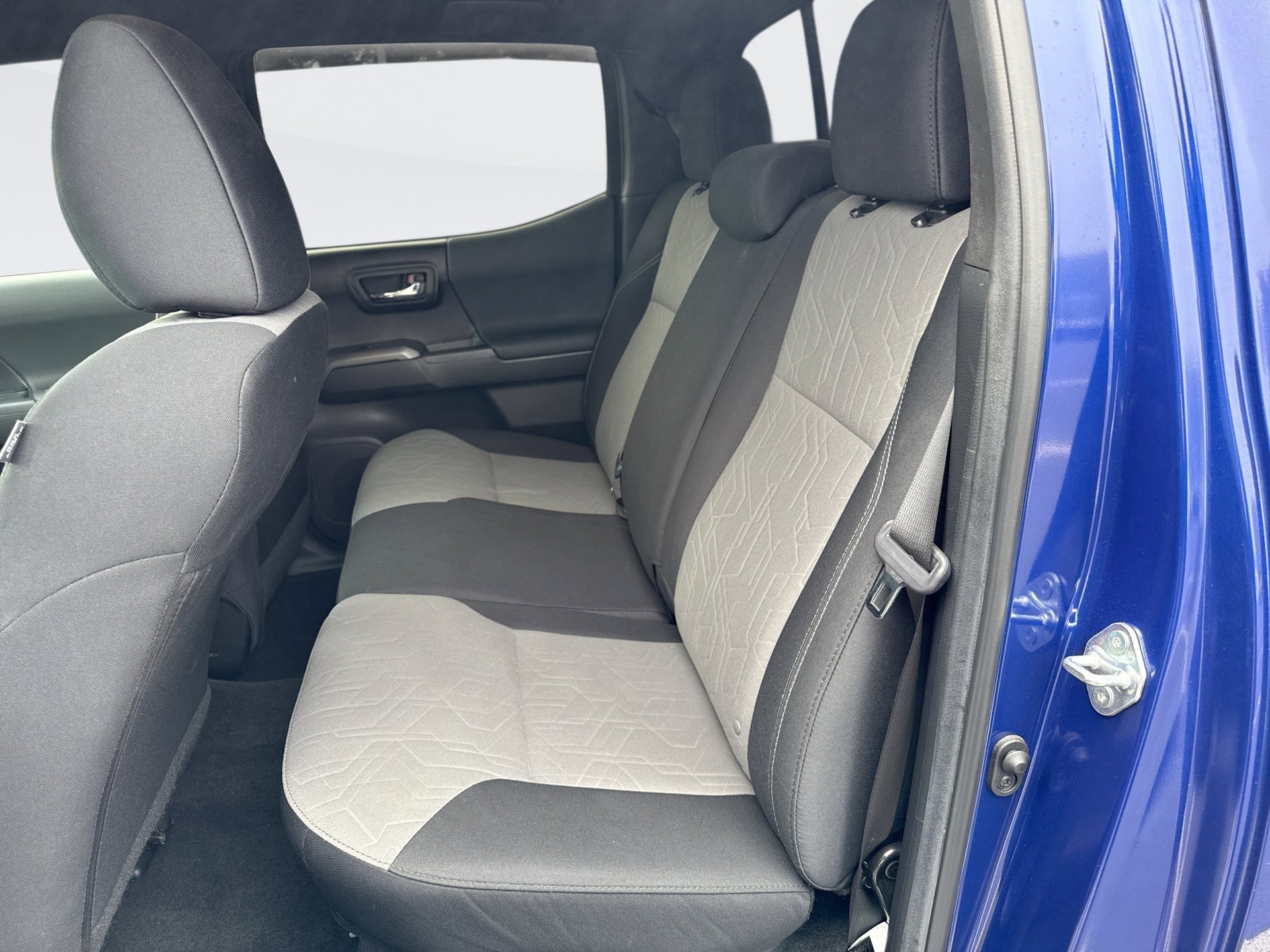 Used 2022 Toyota Tacoma TRD Off-Road image 18