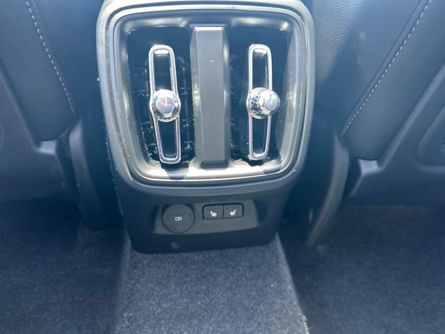 Used 2025 Volvo XC40 B5 Core AWD/4WD image 18