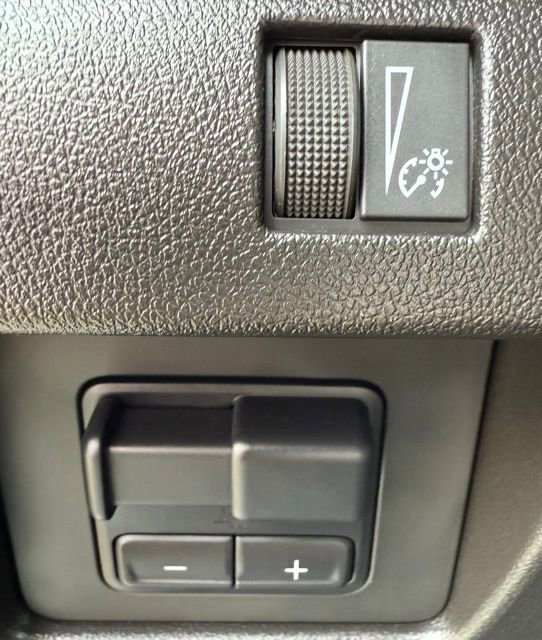 Used 2025 Chevrolet Colorado Z71 AWD/4WD image 29