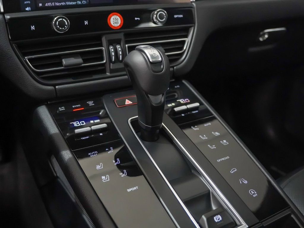 Certified 2025 Porsche Macan image 33