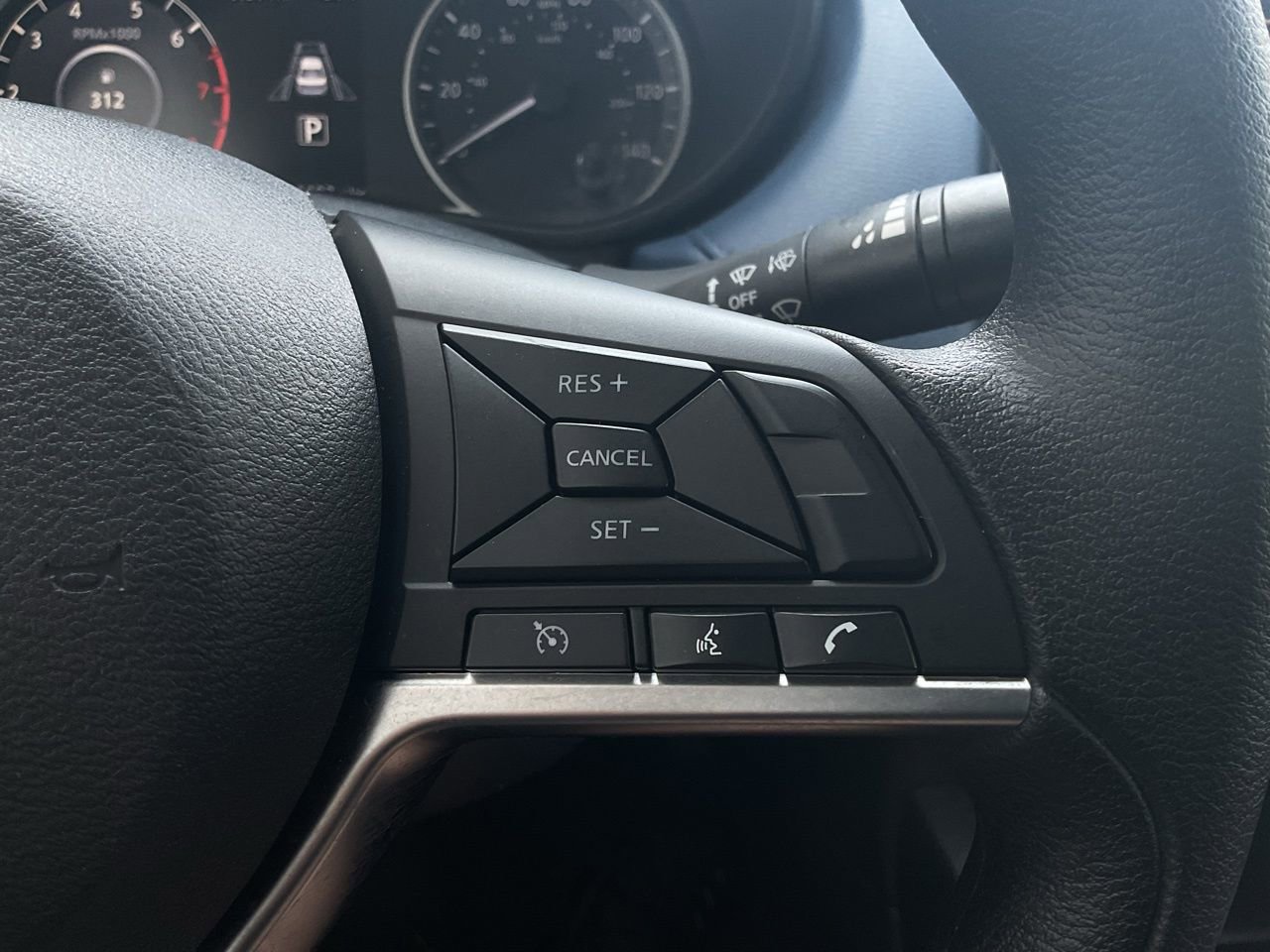 Used 2025 Nissan Versa SV FWD image 31