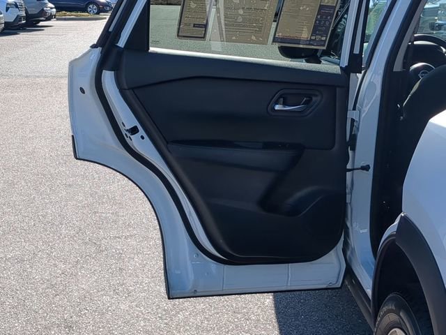 Used 2024 Nissan Rogue SV image 34