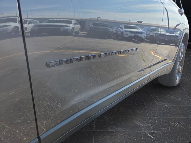 New 2025 Jeep Grand Cherokee L Limited w/ Luxury Tech Group II image 43