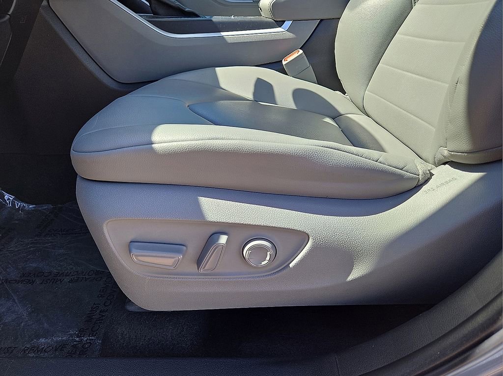 Used 2022 Toyota Highlander XLE image 25