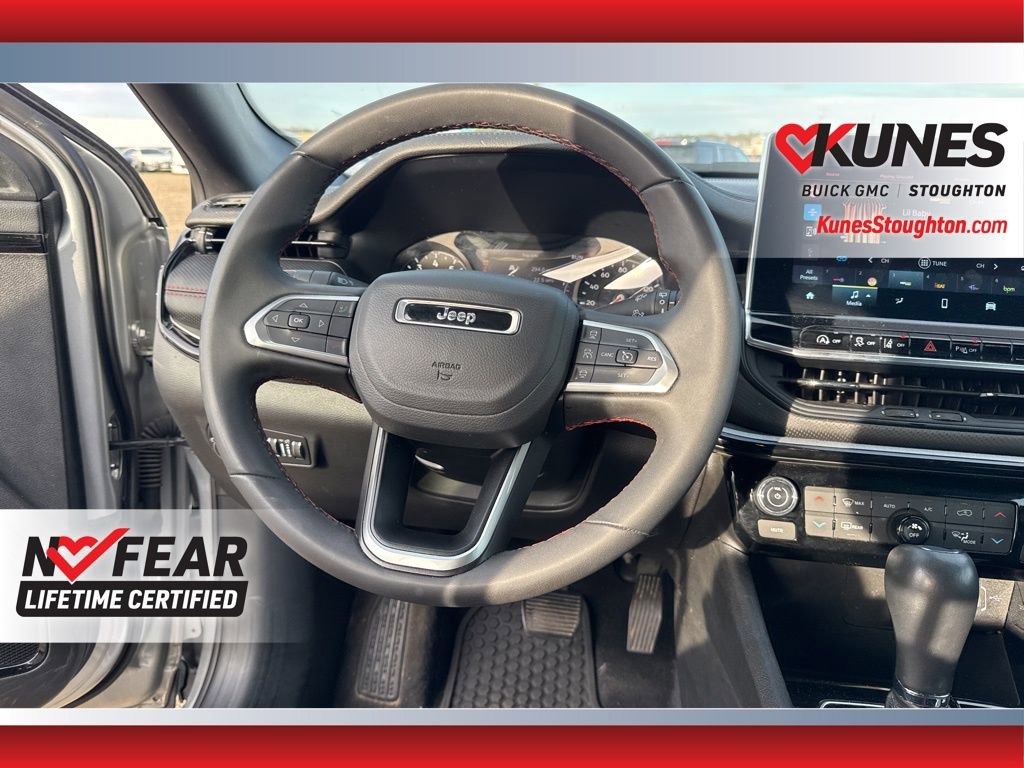 Used 2025 Jeep Compass Trailhawk AWD/4WD image 42