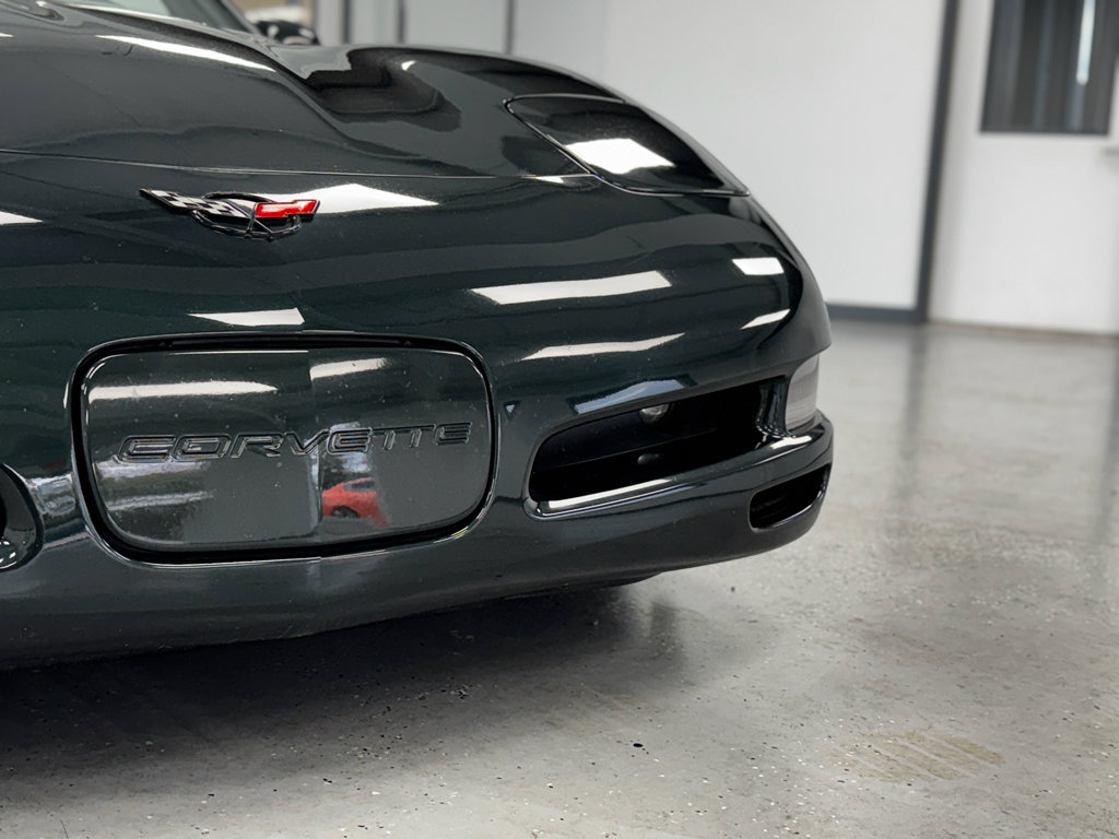 Used 2001 Chevrolet Corvette Coupe w/ Preferred Equipment Group1 image 11