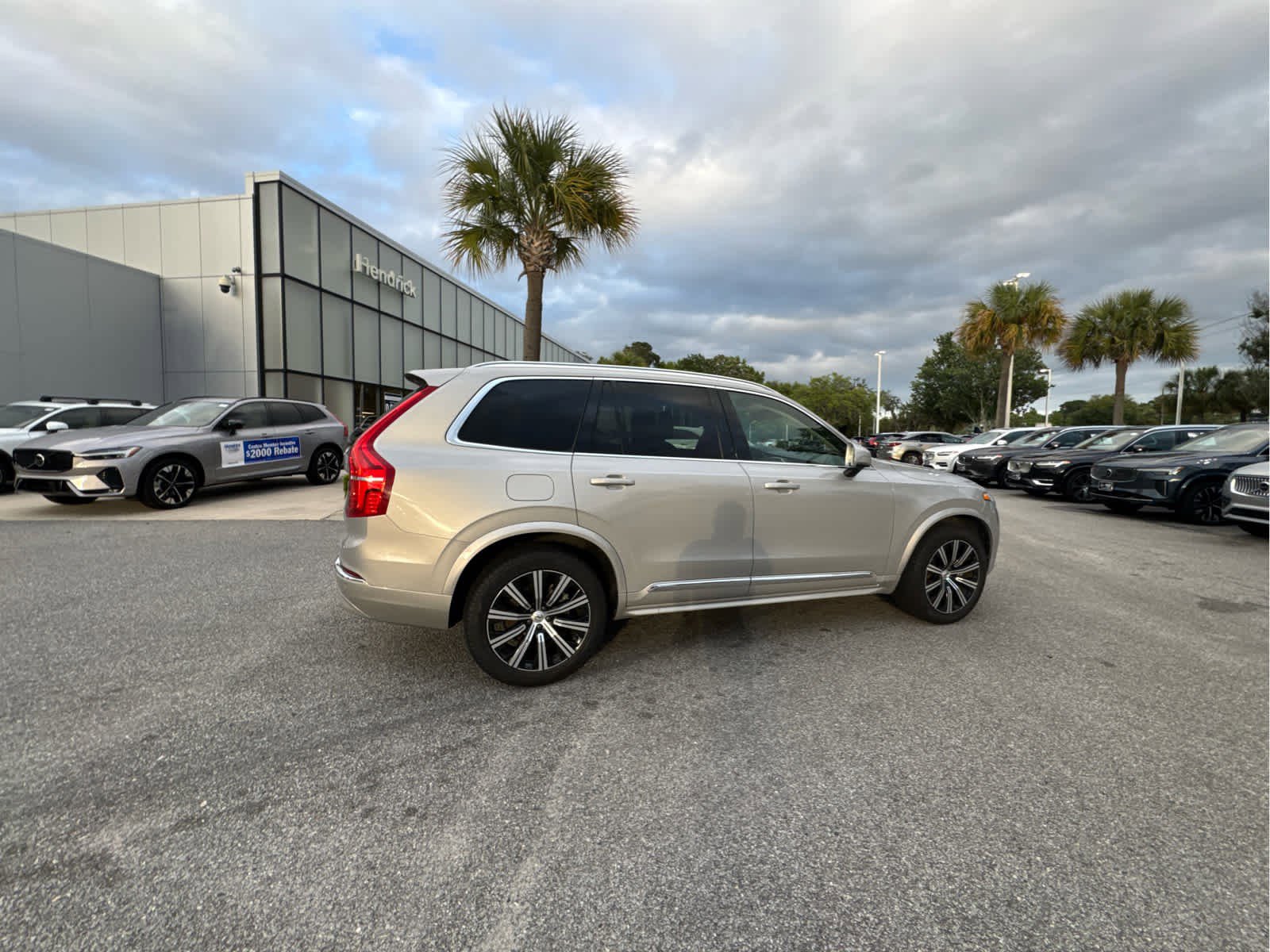 Certified 2025 Volvo XC90 B5 Core AWD/4WD image 25