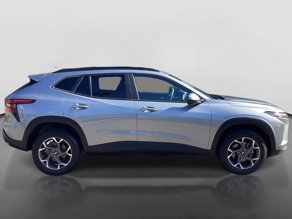 Used 2024 Chevrolet Trax LT FWD image 4