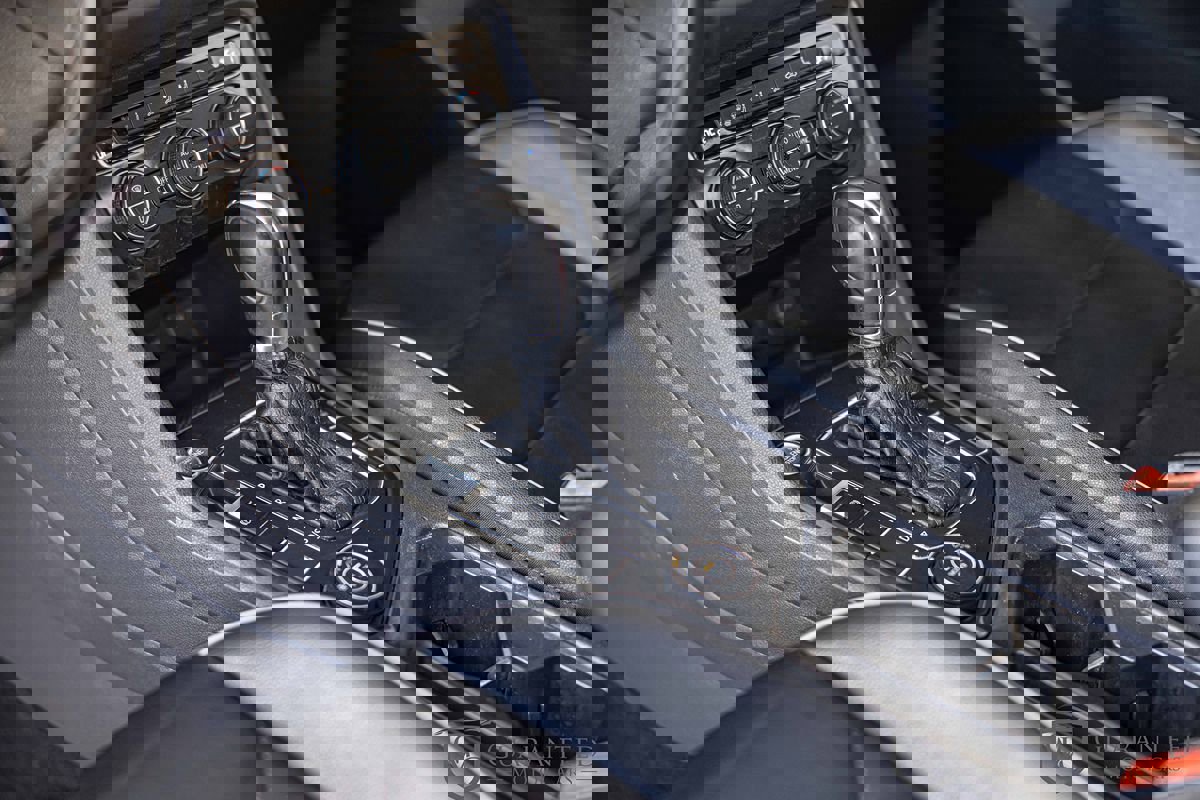 Used 2019 Volkswagen Tiguan SEL Premium image 23