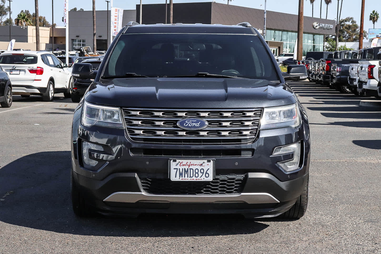 Used 2017 Ford Explorer XLT w/ Equipment Group 202A FWD image 2