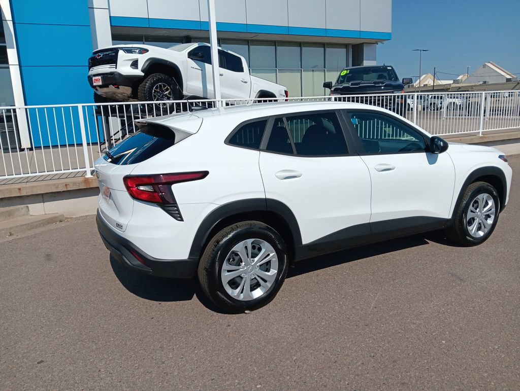 Used 2026 Chevrolet Trax LS FWD image 5