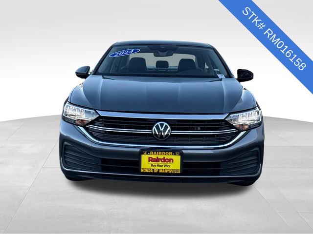 Used 2024 Volkswagen Jetta SE image 2