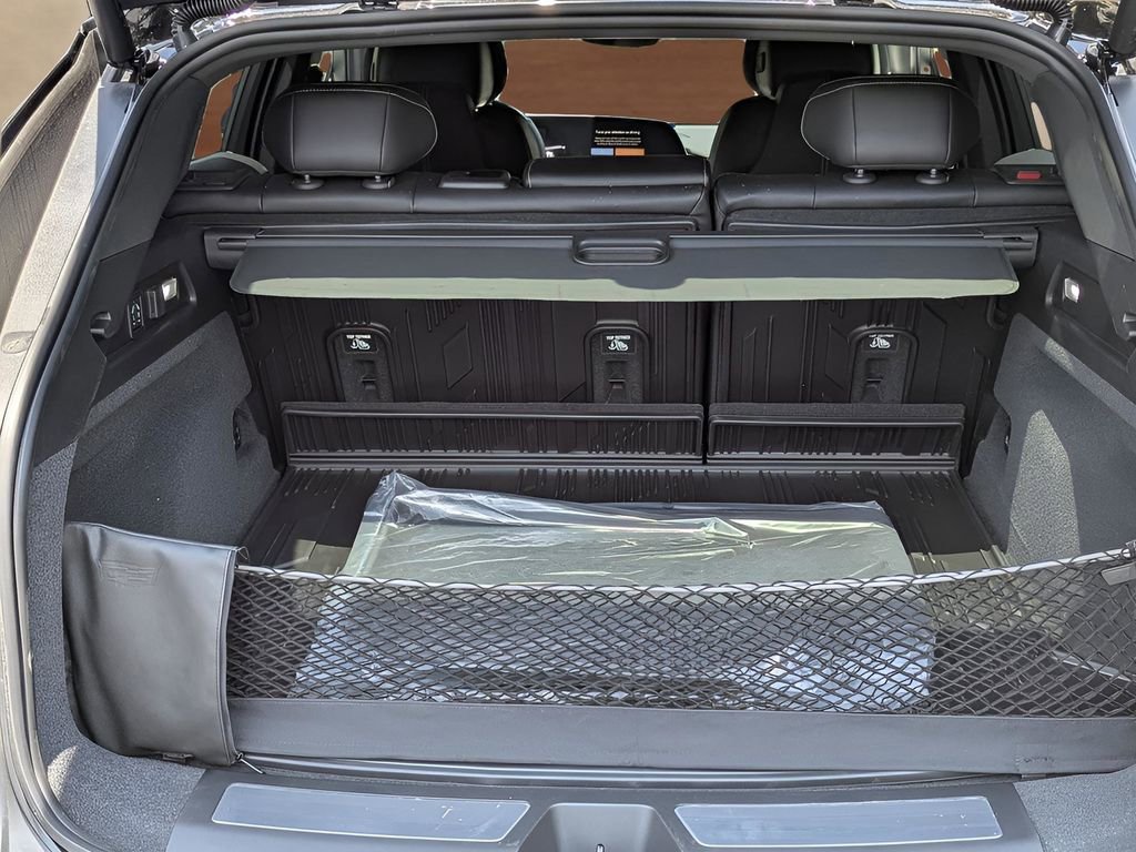 New 2025 Cadillac Lyriq Luxury image 6