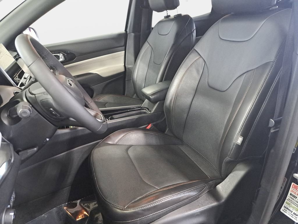 Certified 2023 Jeep Compass Limited w/ Elite Group AWD/4WD image 16