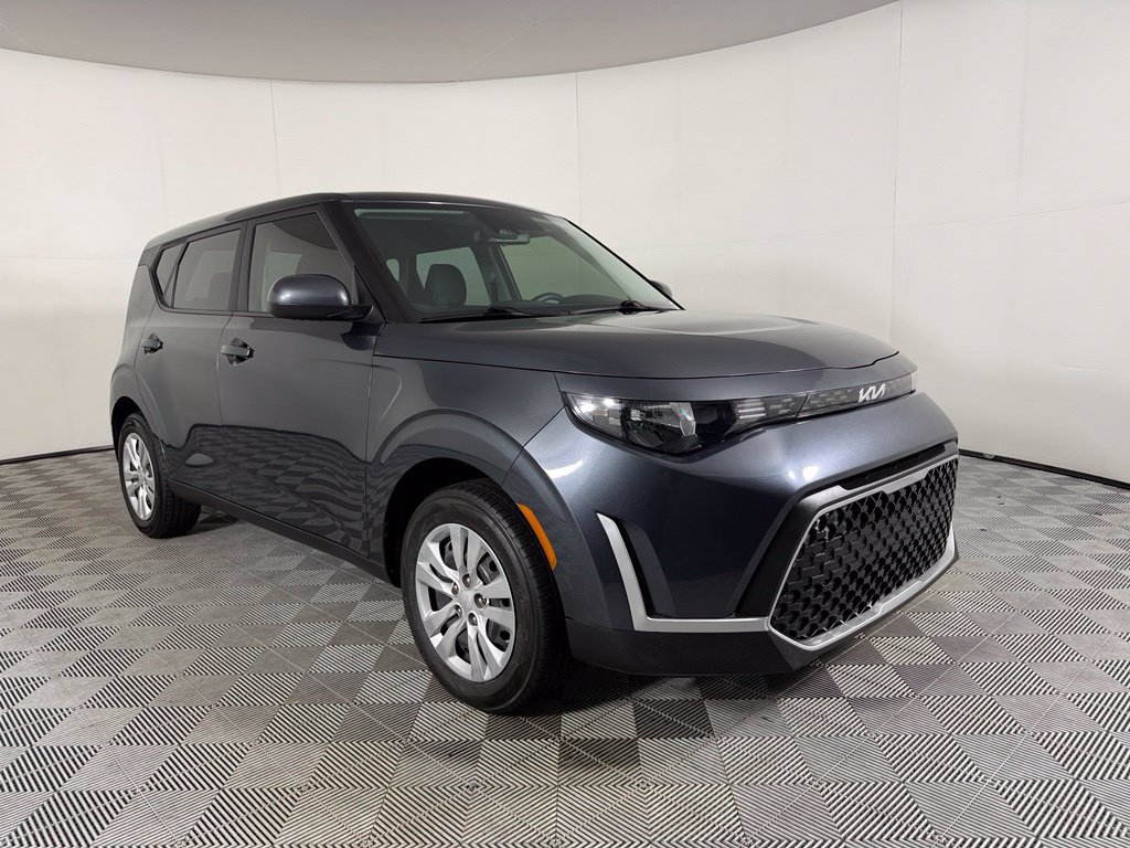 Used 2023 Kia Soul LX FWD image 3
