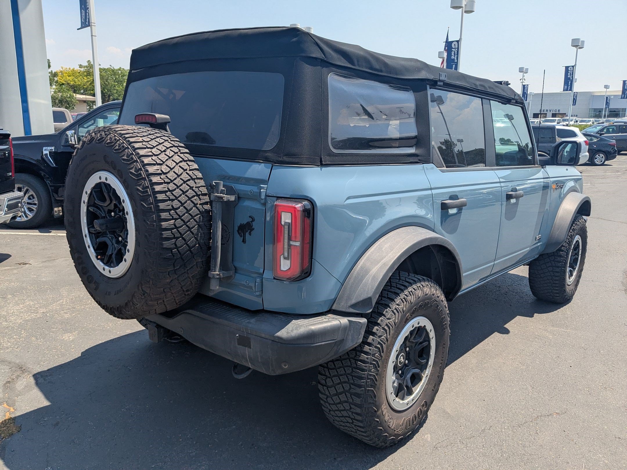 Used 2022 Ford Bronco Badlands w/ Sasquatch Package AWD/4WD image 3