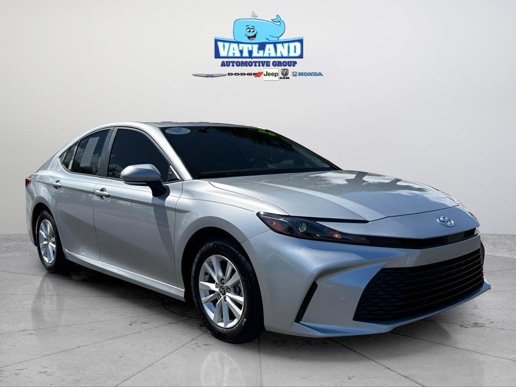 Used 2025 Toyota Camry LE image 7