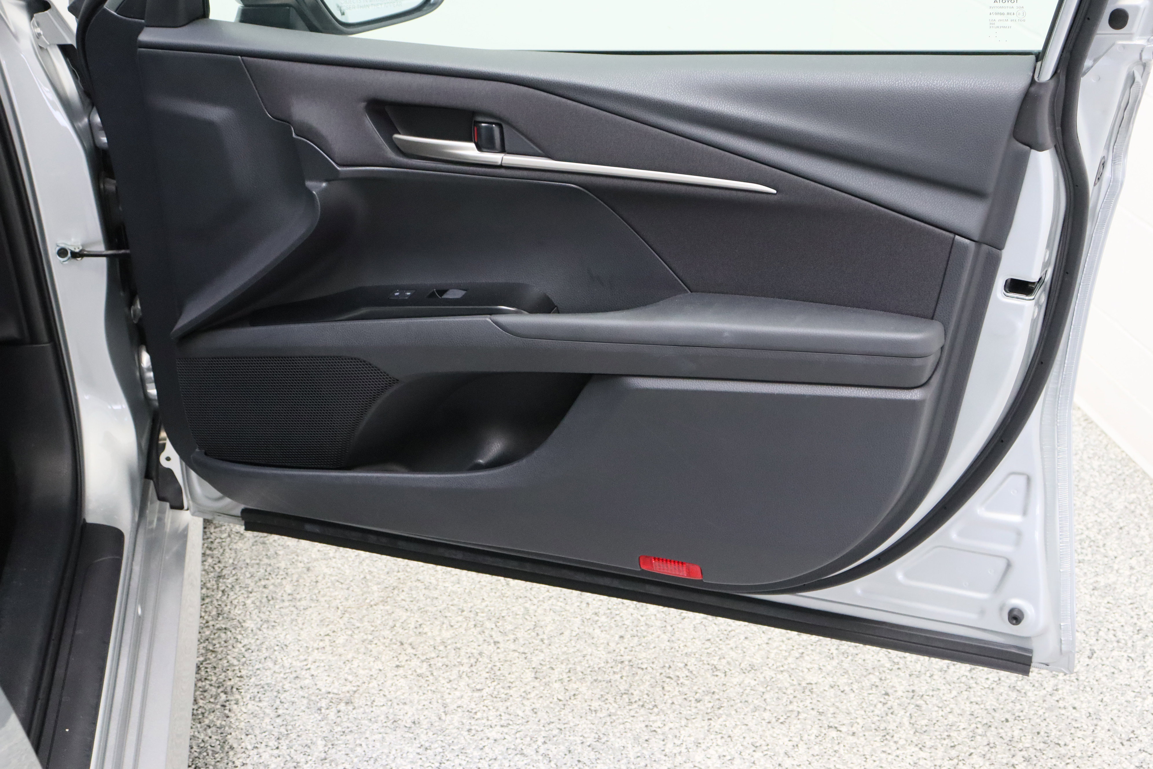 Used 2025 Toyota Camry LE FWD image 34