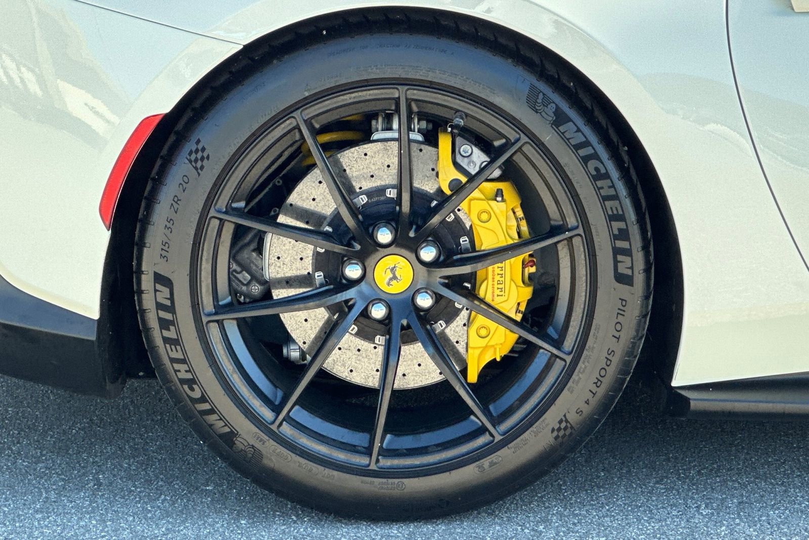 Used 2018 Ferrari 812 Superfast RWD image 42