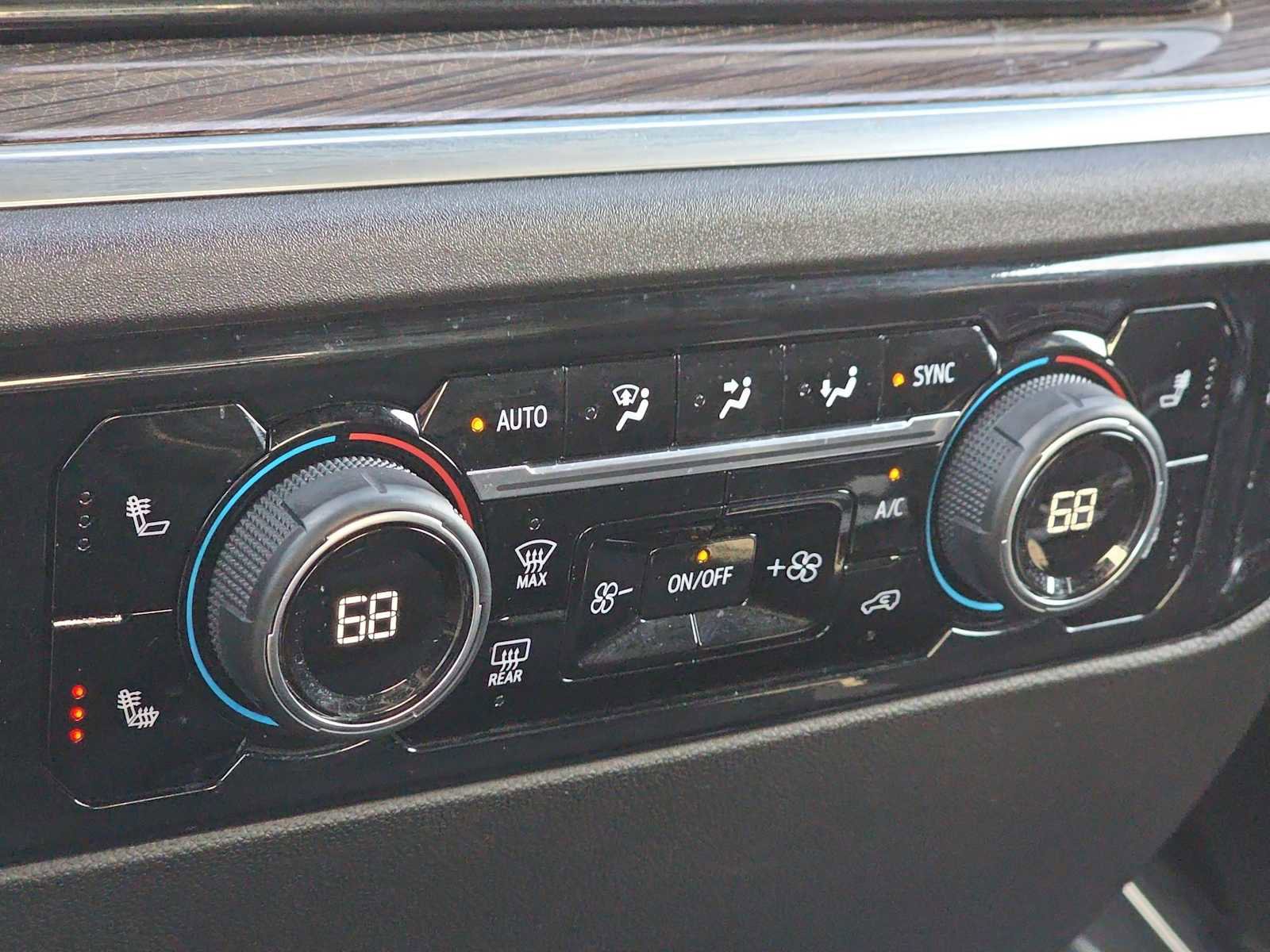 Used 2025 Chevrolet Silverado 2500 LT w/ Convenience Package image 29