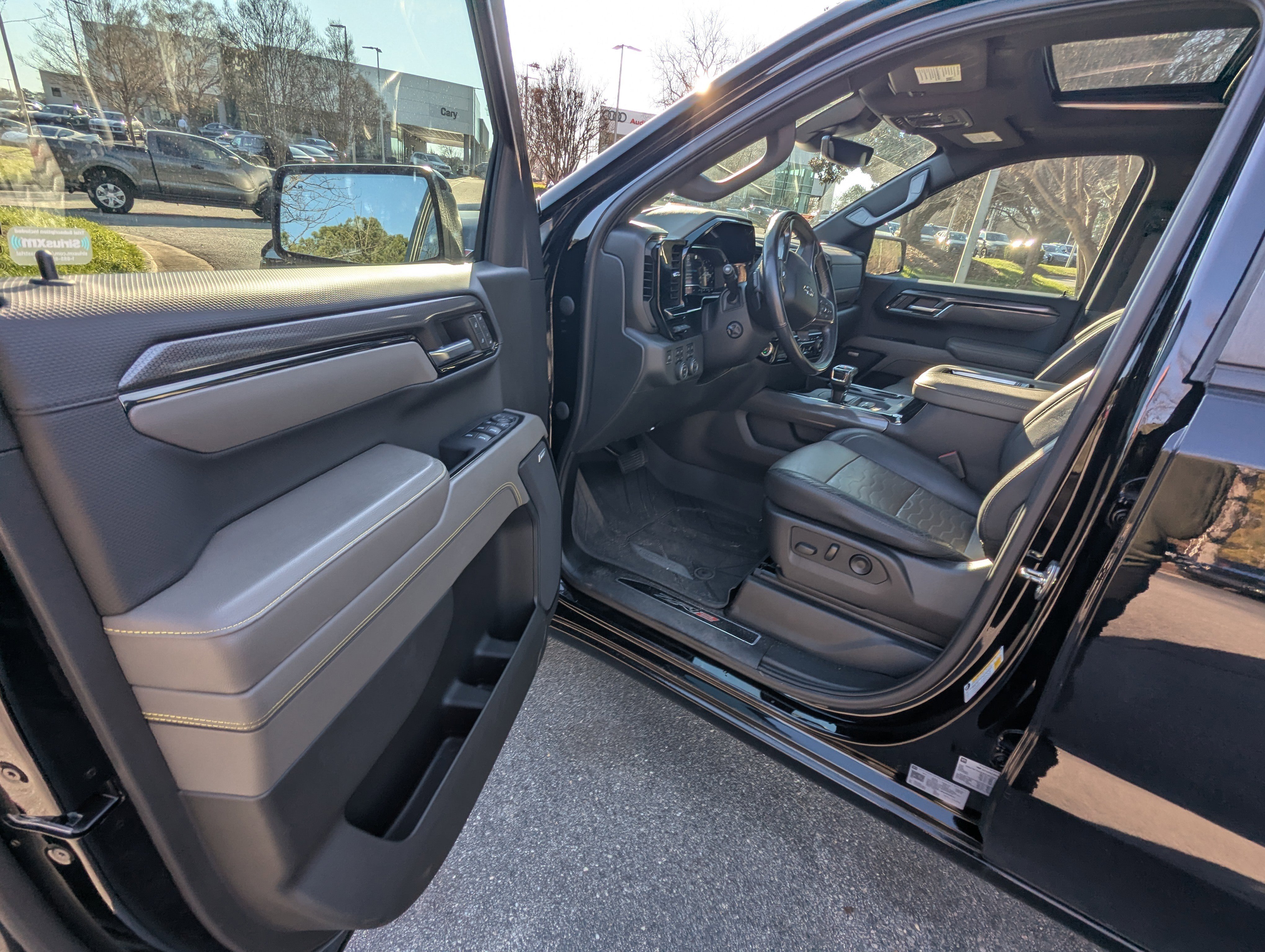 Used 2022 Chevrolet Silverado 1500 ZR2 w/ Technology Package image 8