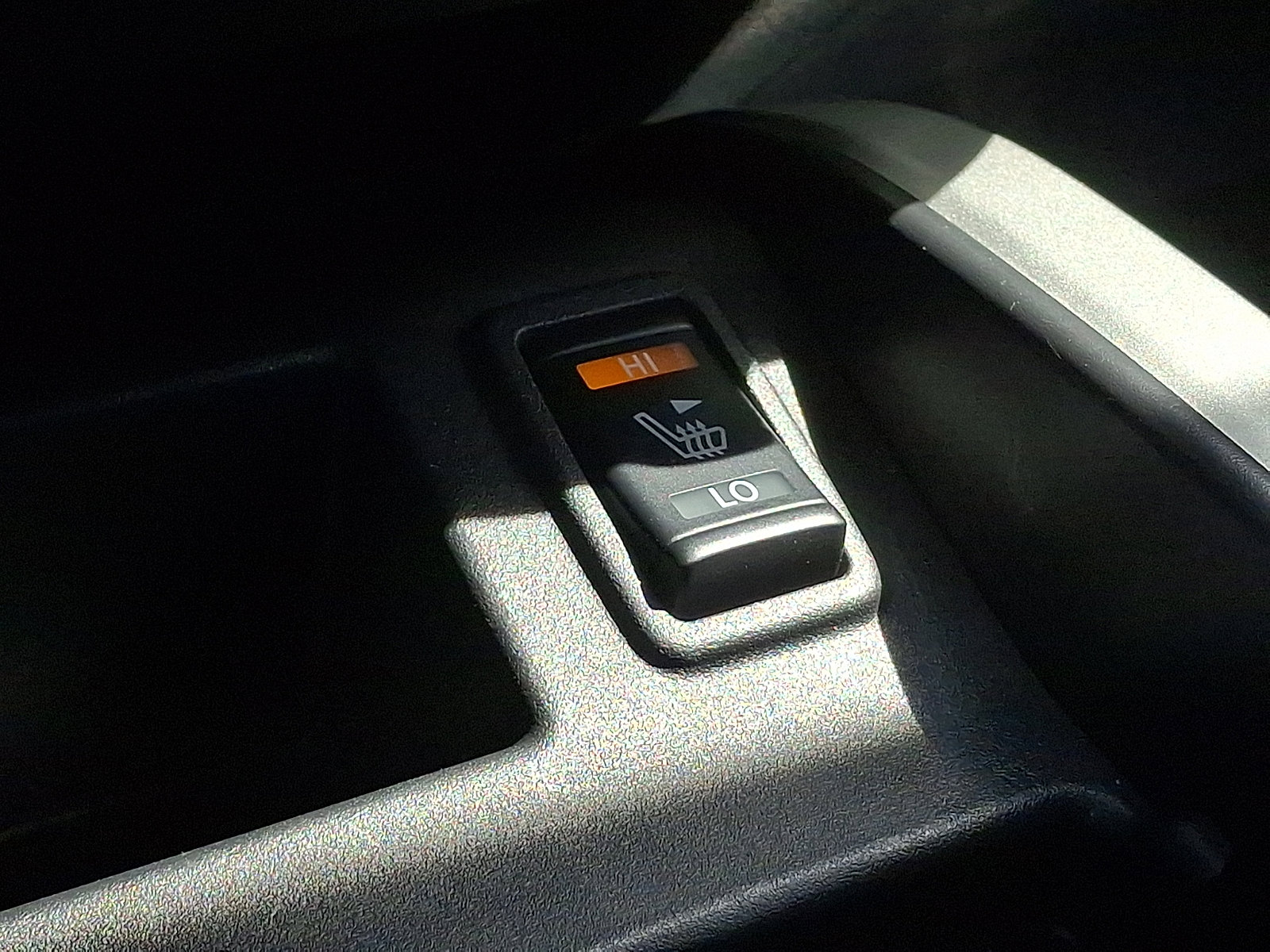 Used 2019 Nissan Titan SV w/ SV Convenience Package image 27