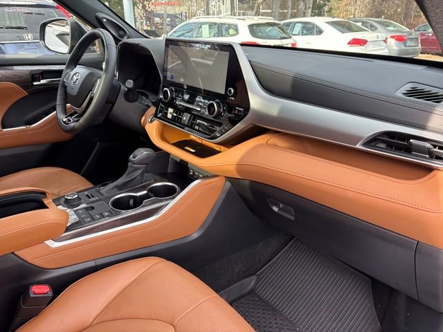 Used 2024 Toyota Highlander Platinum image 35