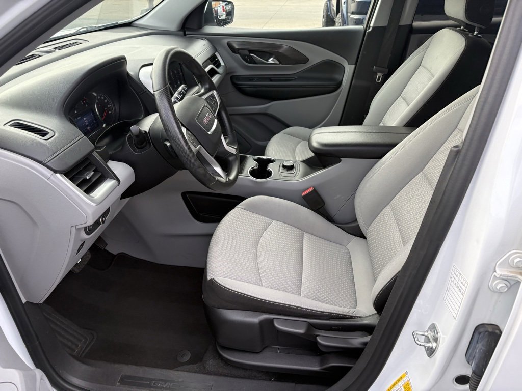 Used 2024 GMC Terrain SLE image 4