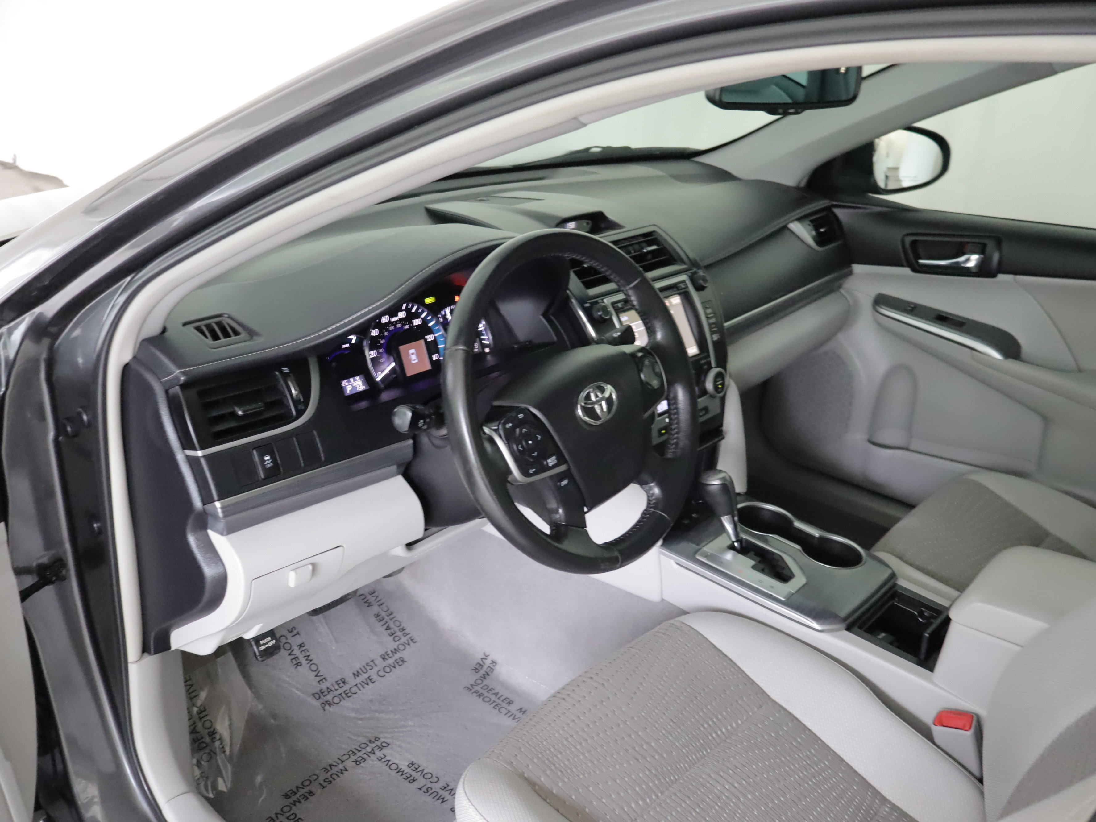 Used 2014 Toyota Camry XLE w/ Moonroof Package FWD image 11