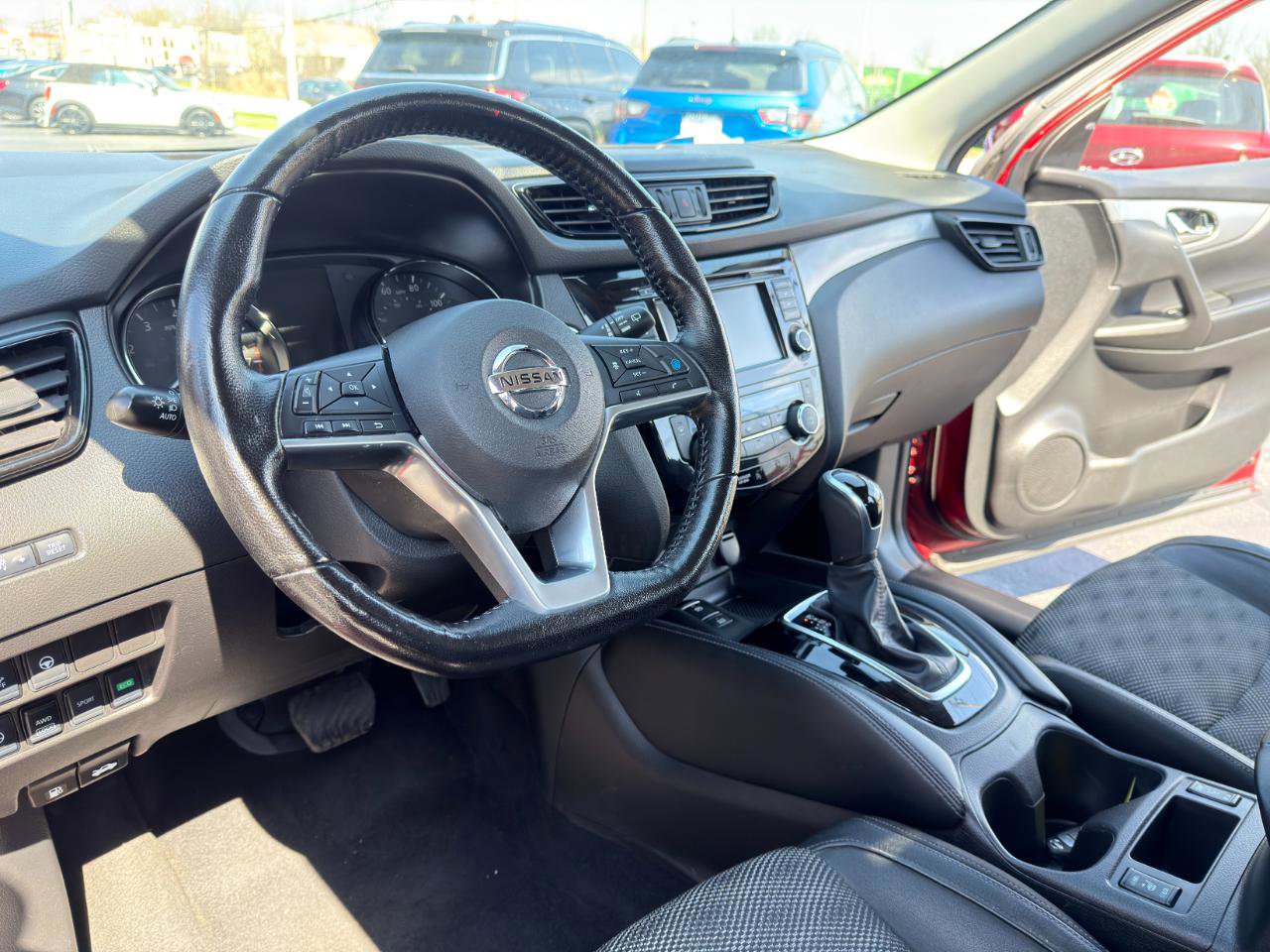Used 2020 Nissan Rogue Sport SV w/ Technology Package AWD/4WD image 18