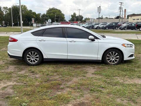Used 2015 Ford Fusion S image 2