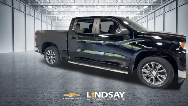 Used 2023 Chevrolet Silverado 1500 LT AWD/4WD image 3