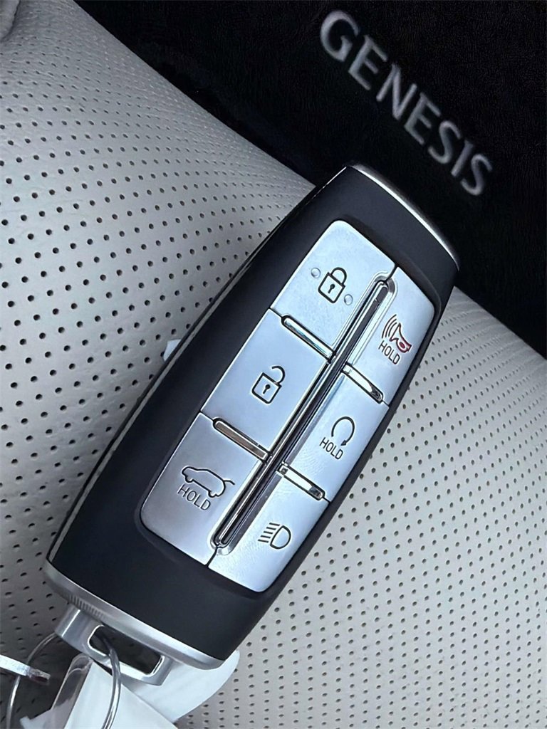 Used 2024 Genesis GV70 2.5T w/ Advanced Package image 32