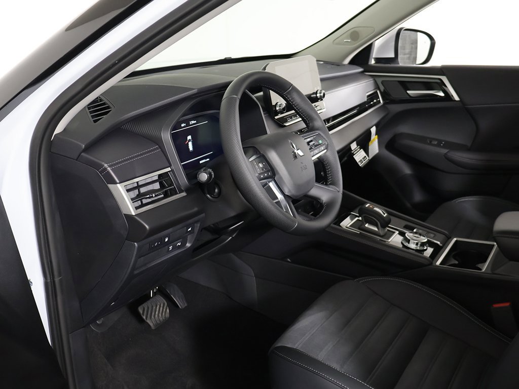 New 2025 Mitsubishi Outlander SE image 28