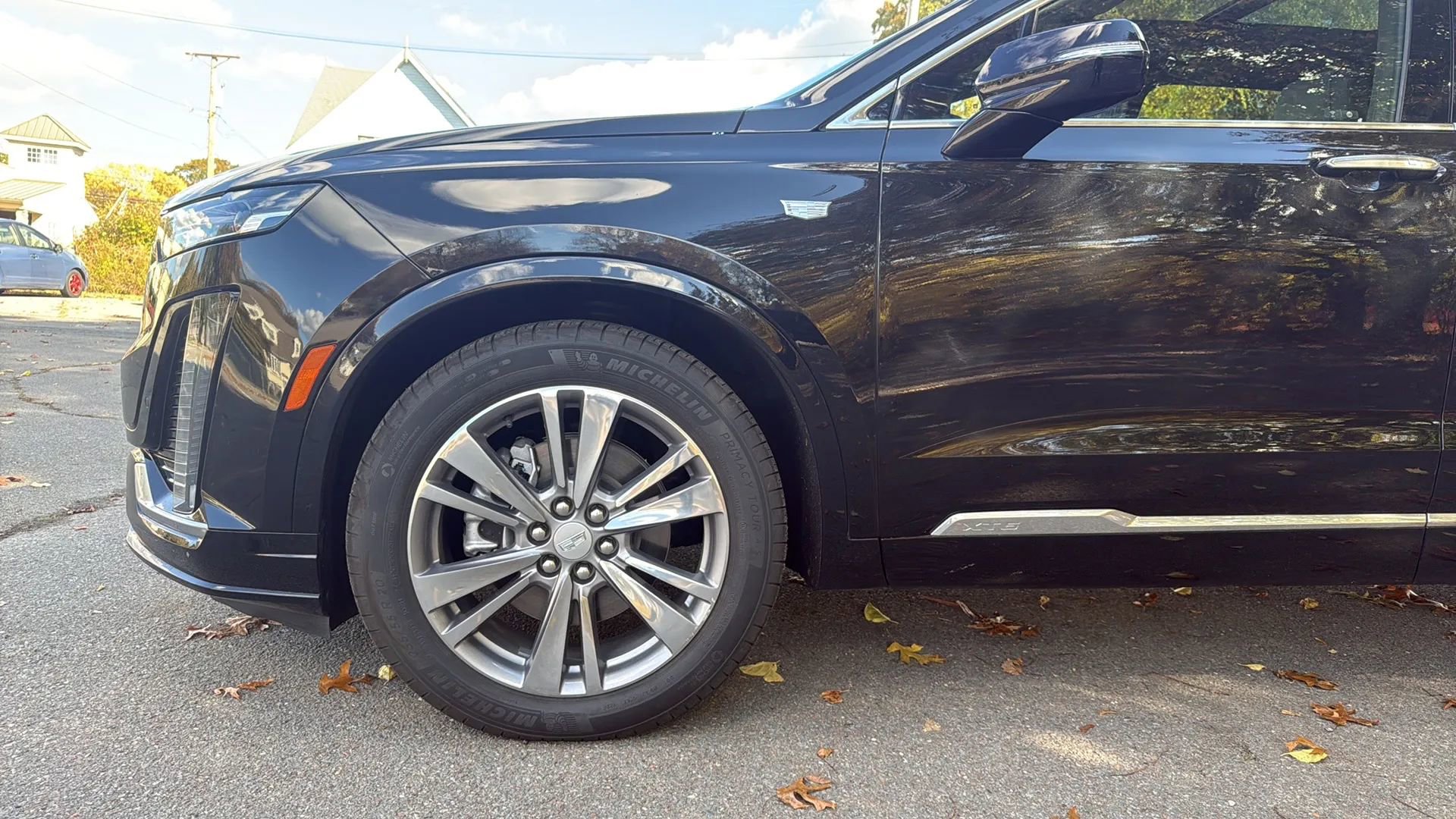 Used 2025 Cadillac XT6 Premium Luxury image 4