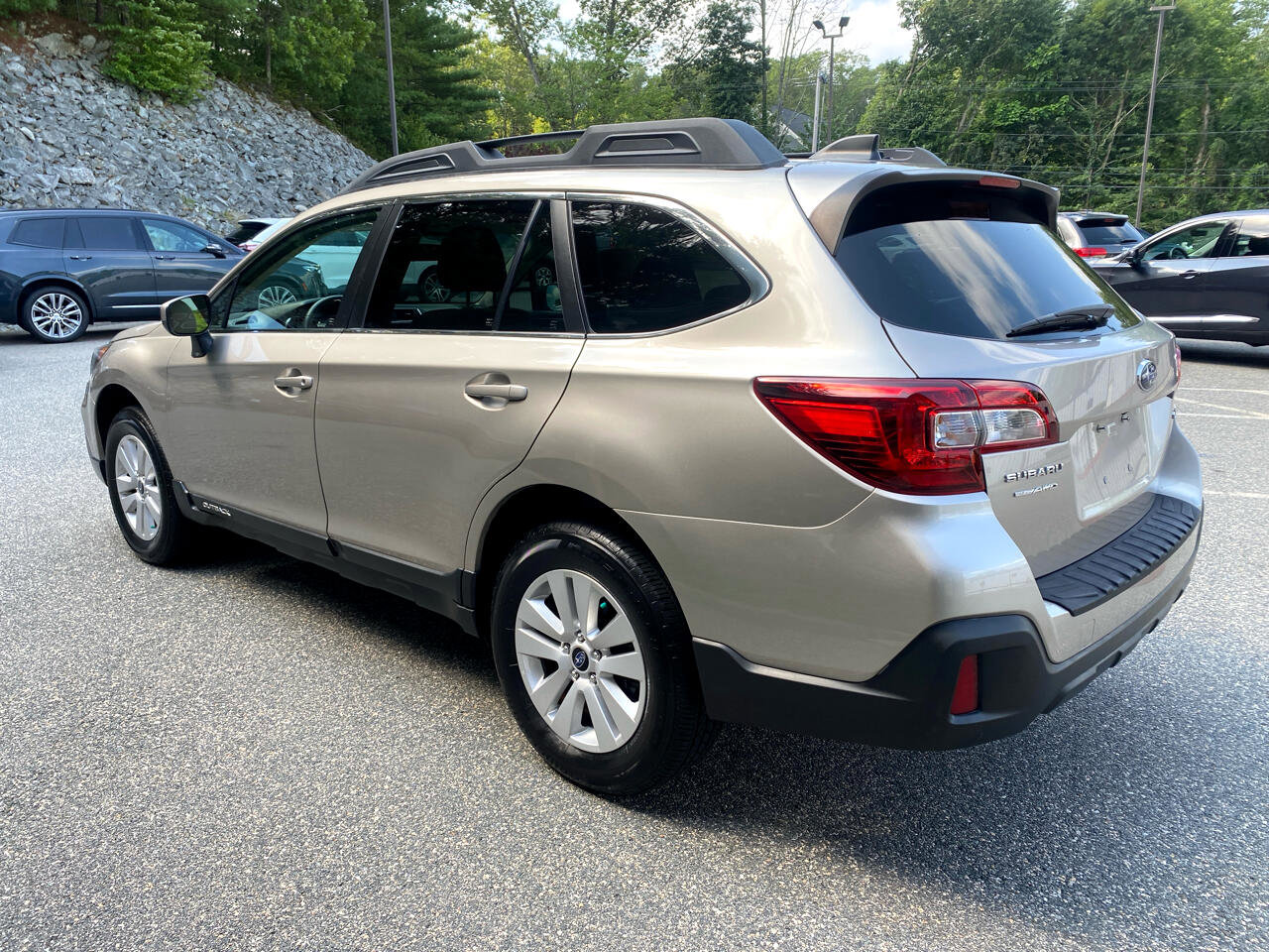 Used 2019 Subaru Outback 2.5i Premium image 3