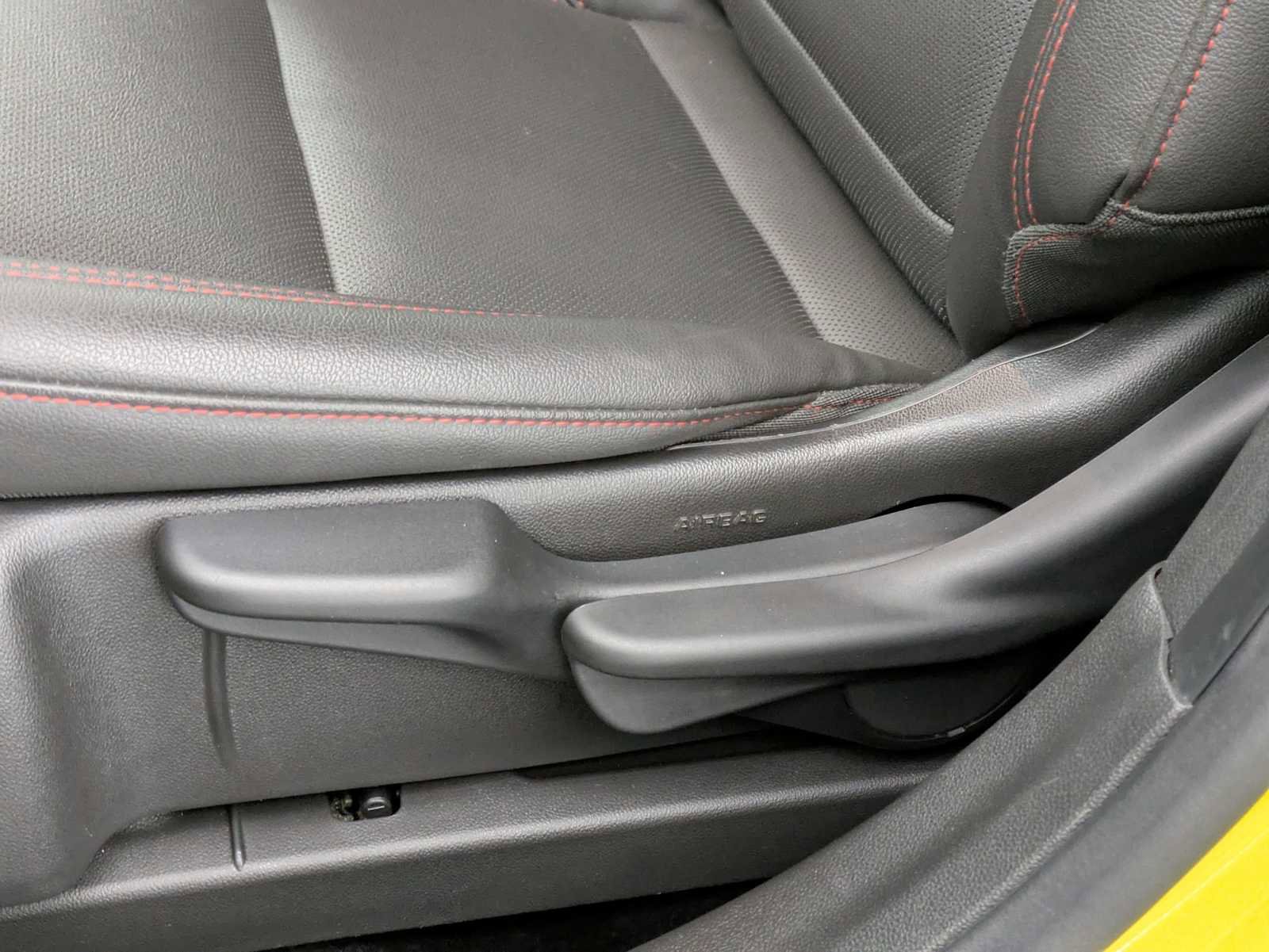Used 2025 Chevrolet Trax RS FWD image 18