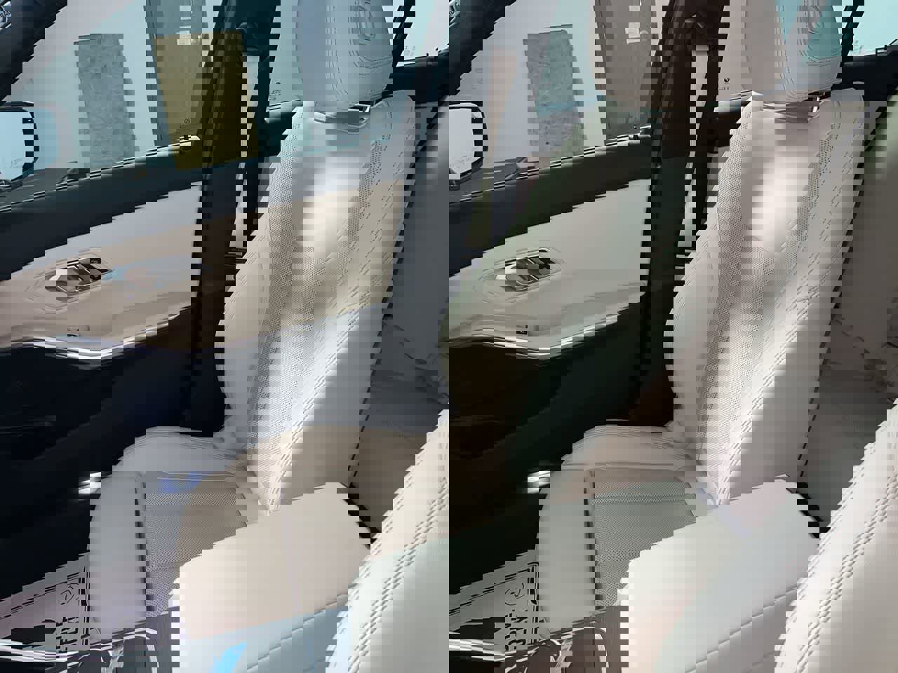 Used 2022 BMW 330i xDrive Sedan w/ Driving Assistance Package image 27