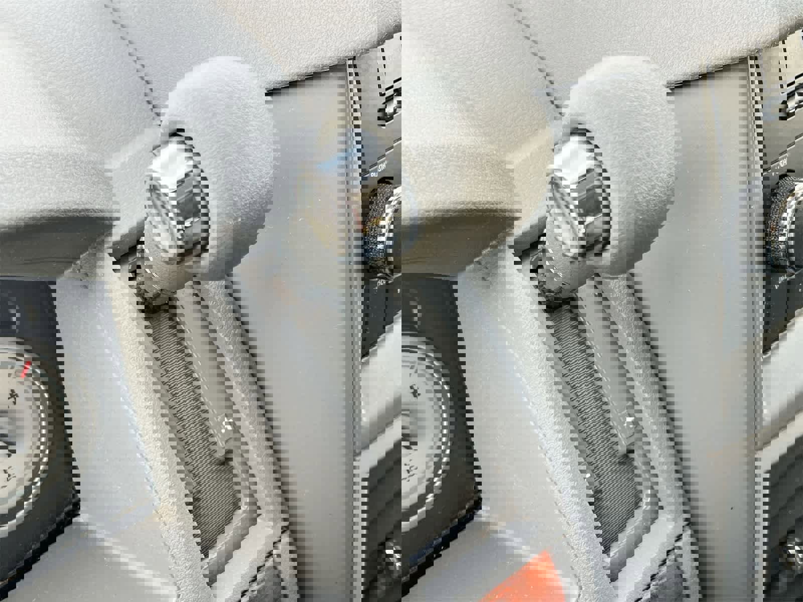 Used 2009 Chrysler Town & Country LX image 27