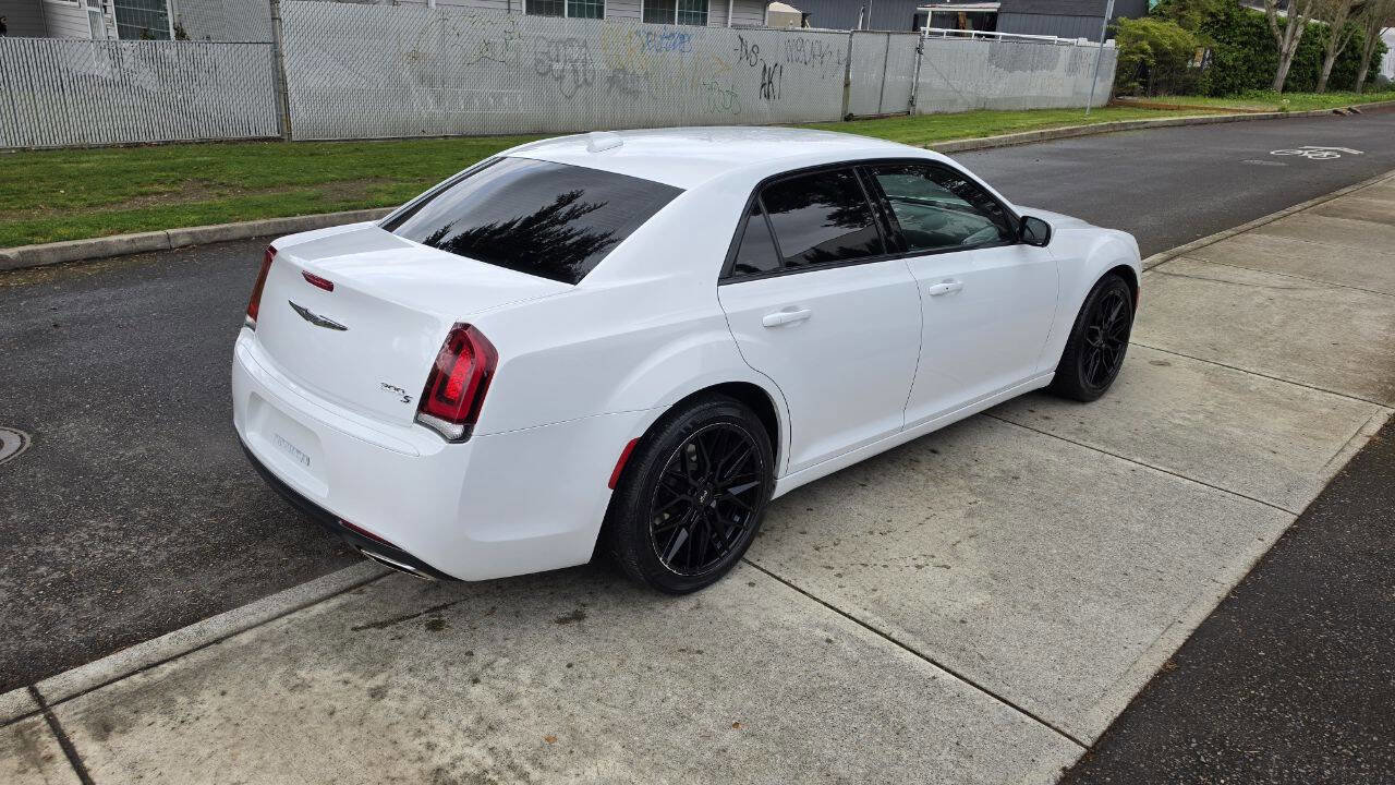 Used 2019 Chrysler 300 S RWD image 5