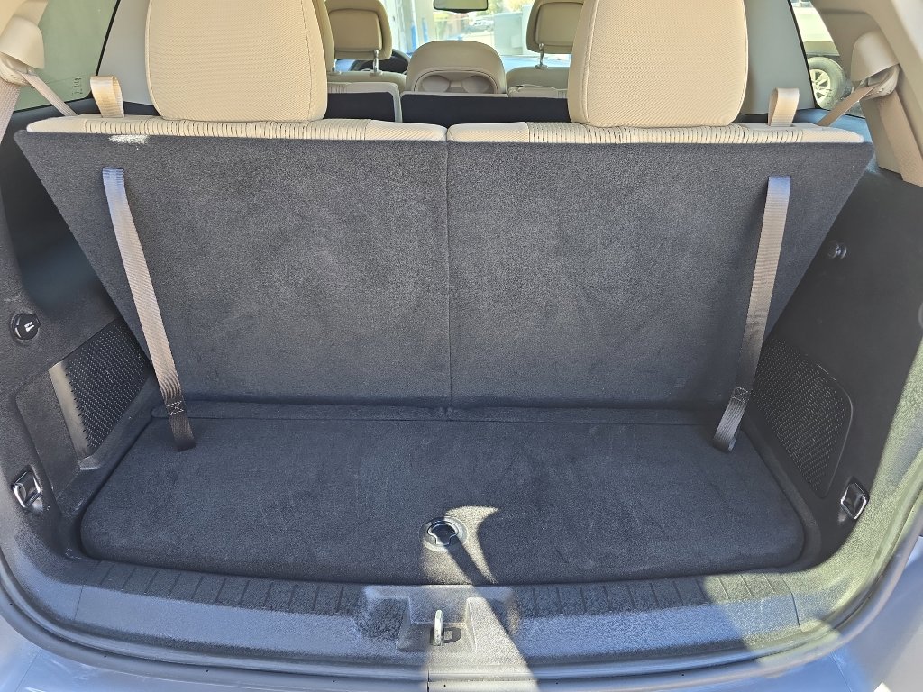 Used 2017 Dodge Journey SE w/ Flexible Seating Group image 12